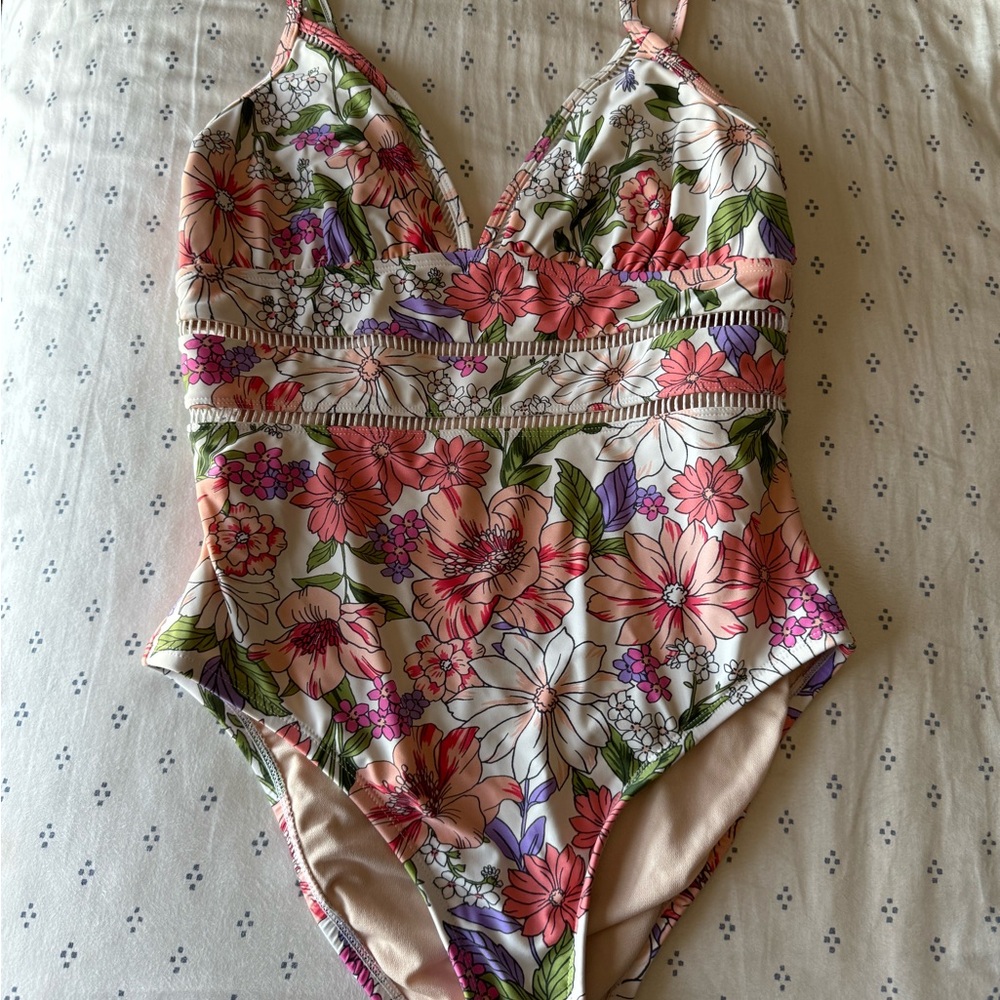Kona Sol Ladder Trim Floral One Piece 🌸